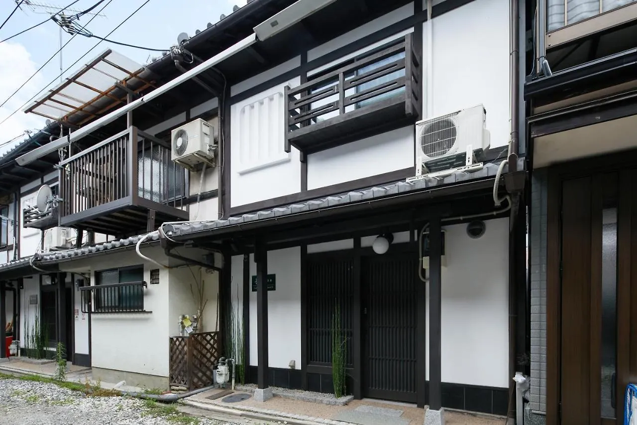 Tsubomi Luxury Inn Shimabara Bettei 3 교토 0*,